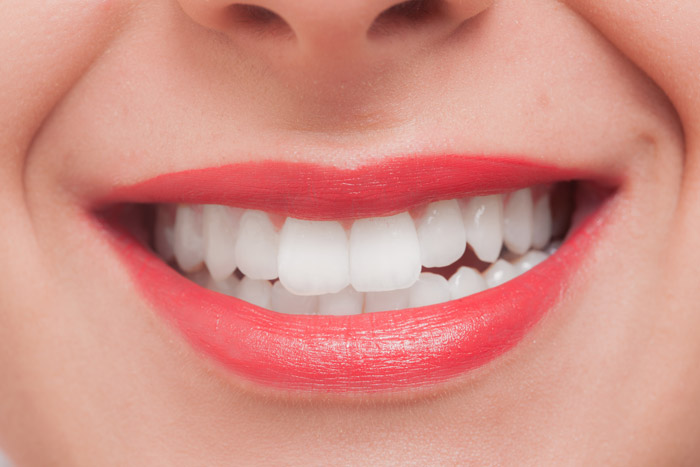 白い歯はなぜ人に好印象を与えるのか